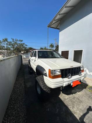 JEEP GRAND CHEROKEE 5.2 LIMITED 4X4 V8 16V GASOLINA 4P AUTOMÁTICO